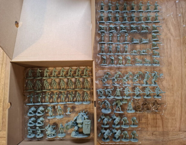 Reichbusters Reloaded unboxing showing the box contents and miniatures